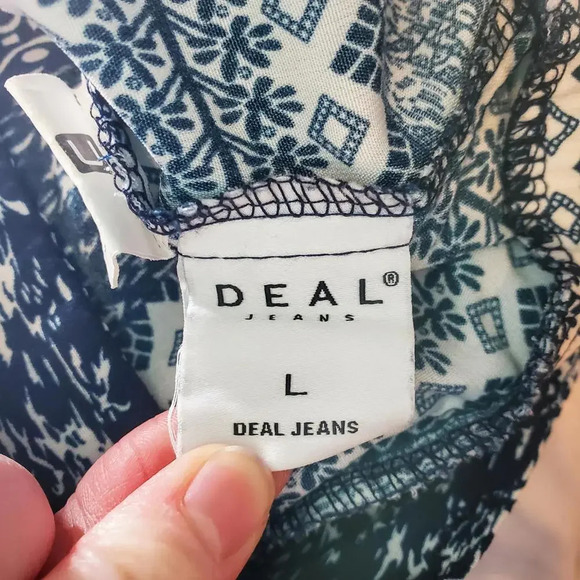 Deal Jeans Blue & White Women's Size Large Graphic Boho Pants - Picture 2 of 12